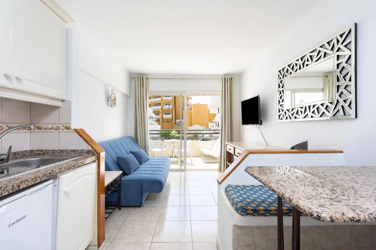 אדחה Studio 50M From Puerto Colon Beach דירה
